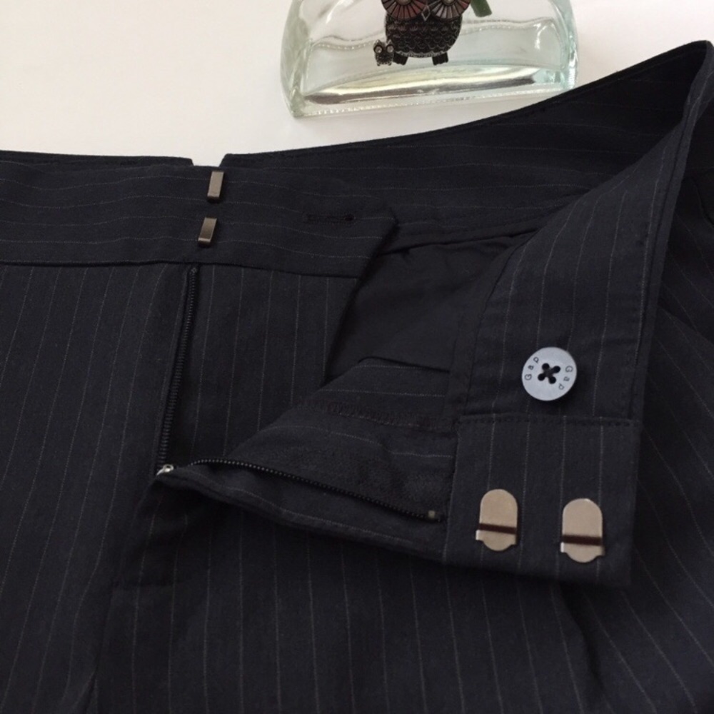 Gap Cuff Shorts - Picture 4 of 6